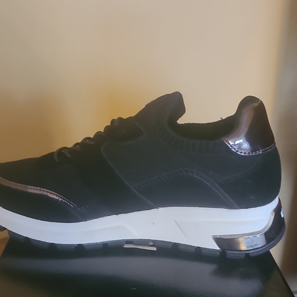 DKNY Black and White Womens Sneakers ..Brand NEW ...